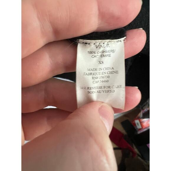 Vince Women's XS 100% Cashmere Sweater Black Slouchy Fit Crew Scoop Neck FLAWS - Picture 4 of 13